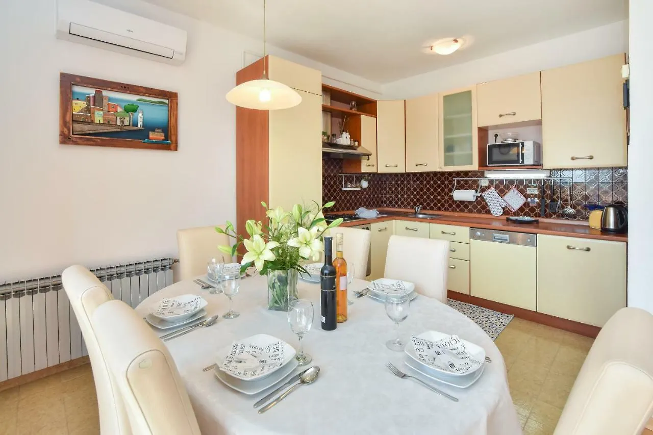Apartment Bezic Kastela